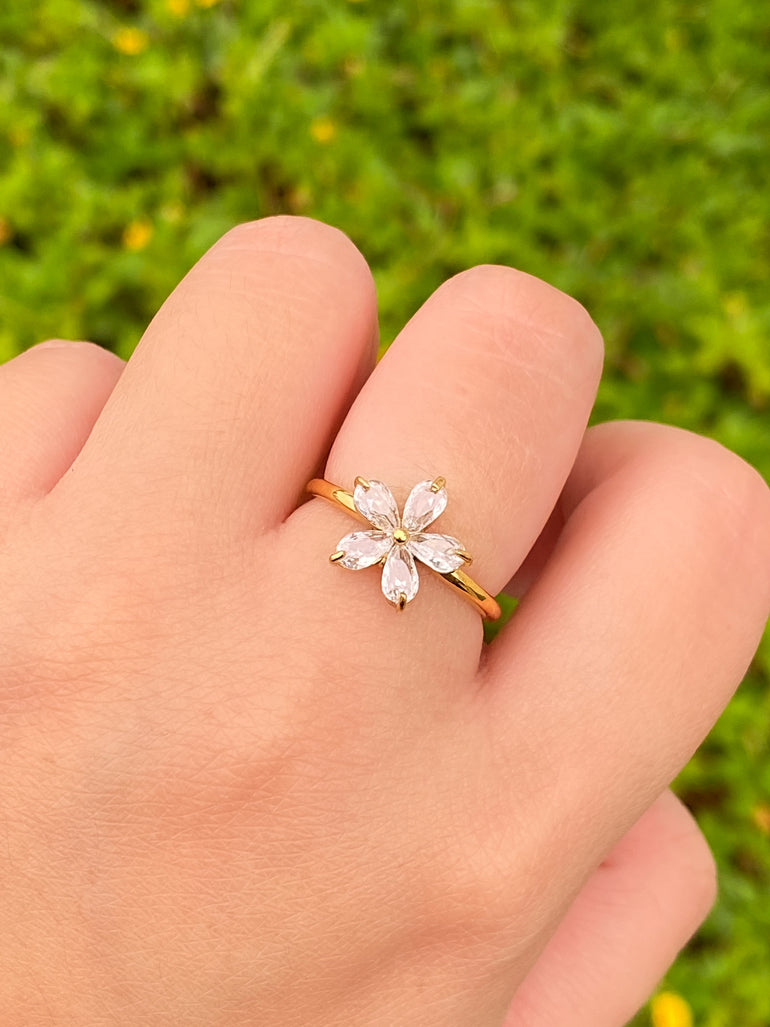 Anillo Flor Cinco Petalos Zirconia