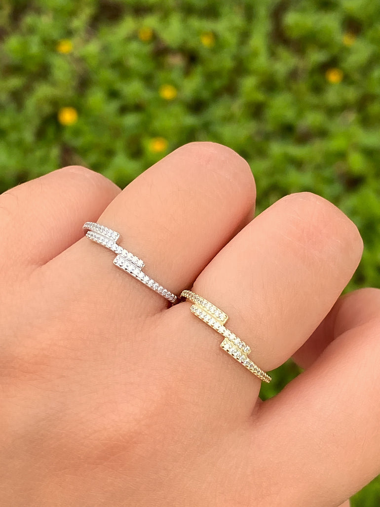 Anillo Triple Linea Escalonada Con Zirconias