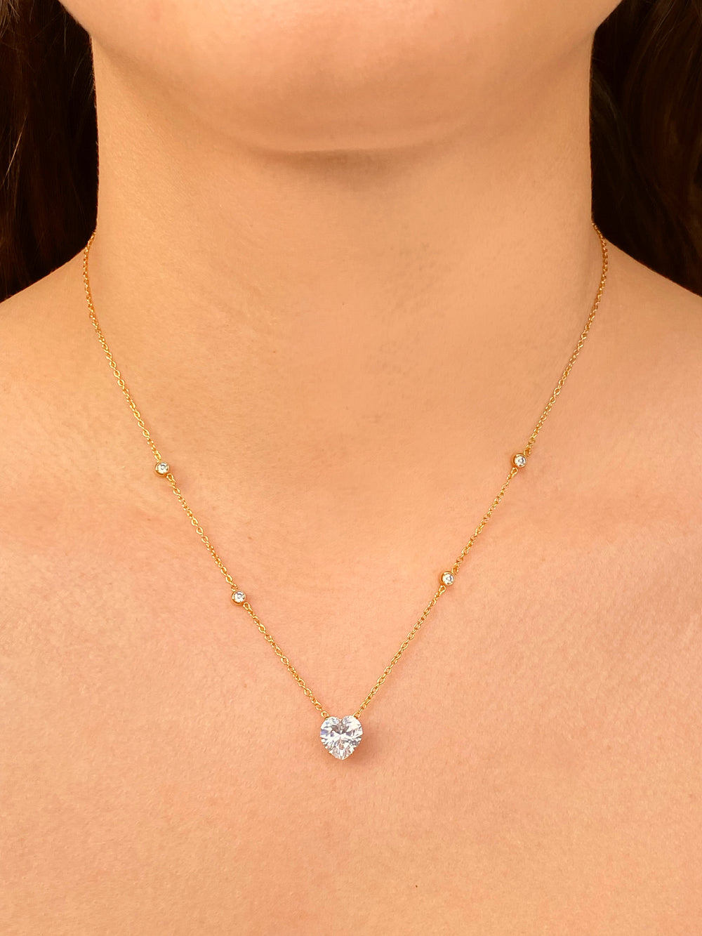 Collar Con Dije Corazon y Mini Zirconias