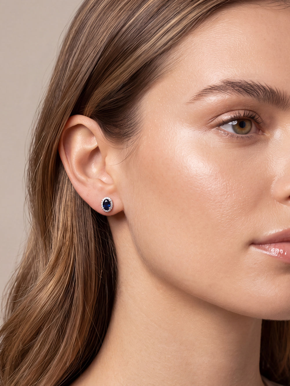 Par Arete Zafiro Corte Oval Con Halo De Diamantes 1.52 CTTW