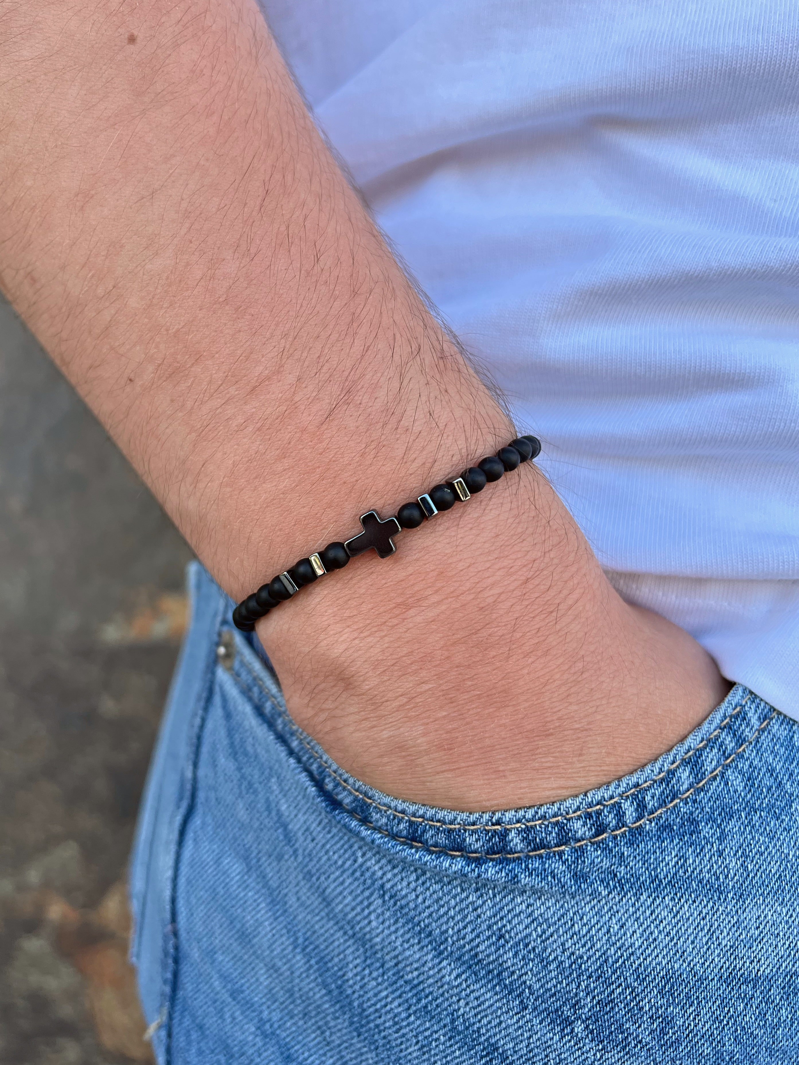 Pulsera Negra Con Cruz y Cuadros Hematita