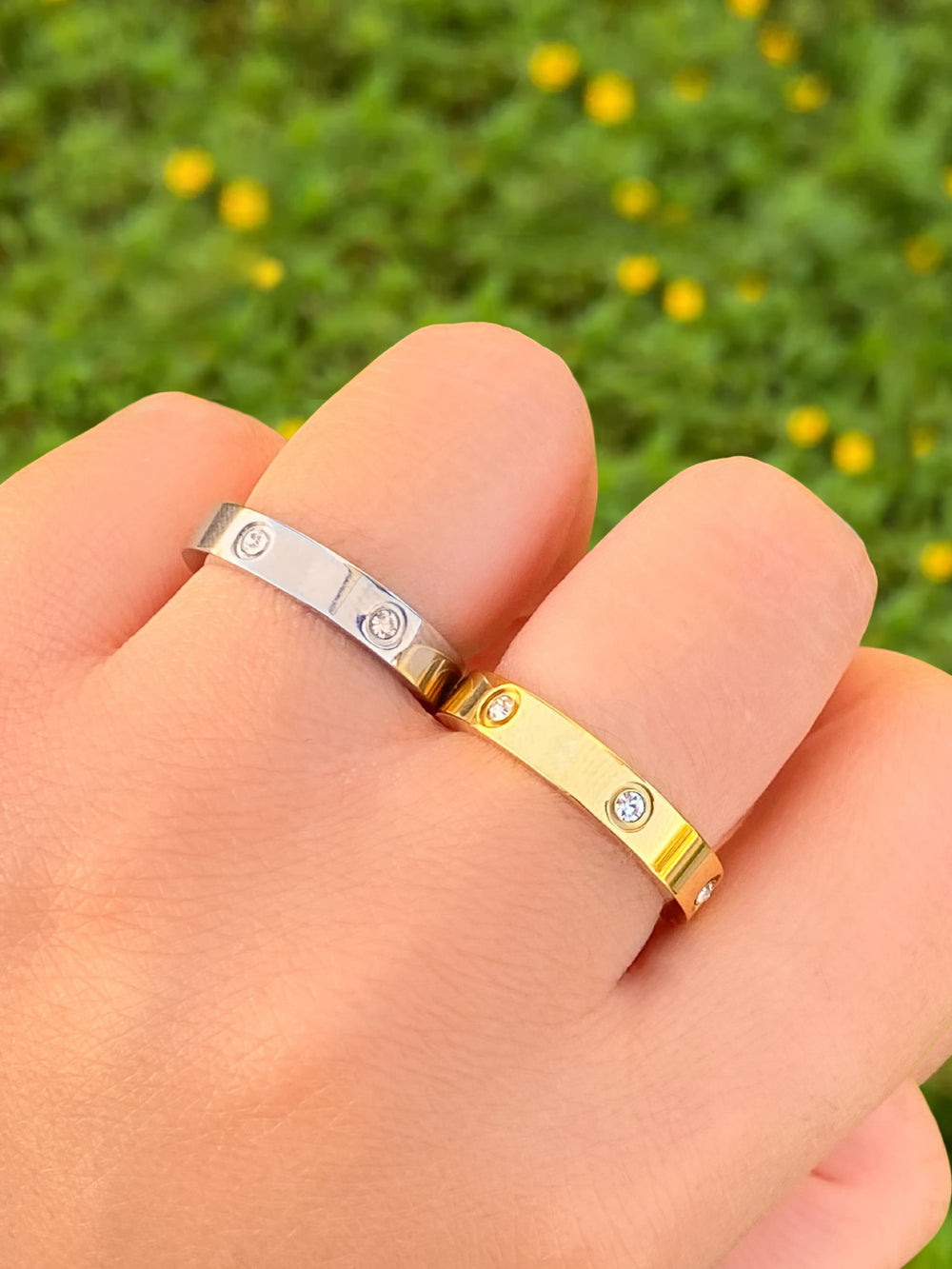 Anillo Grueso Con Zirconias Encapsuladas