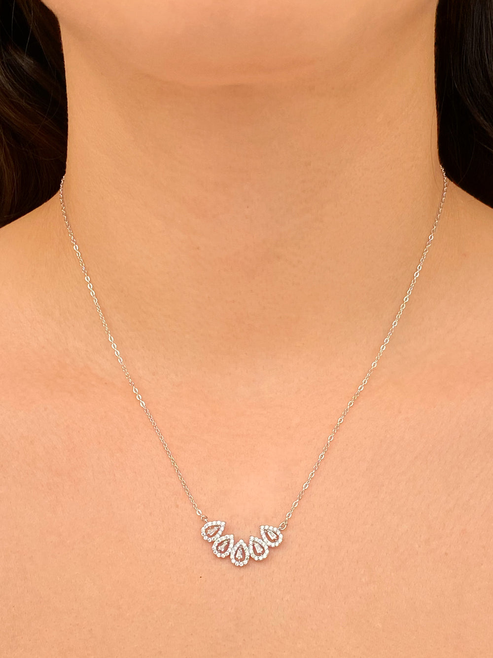 Collar Con Dije Cinco Gotas Zirconias