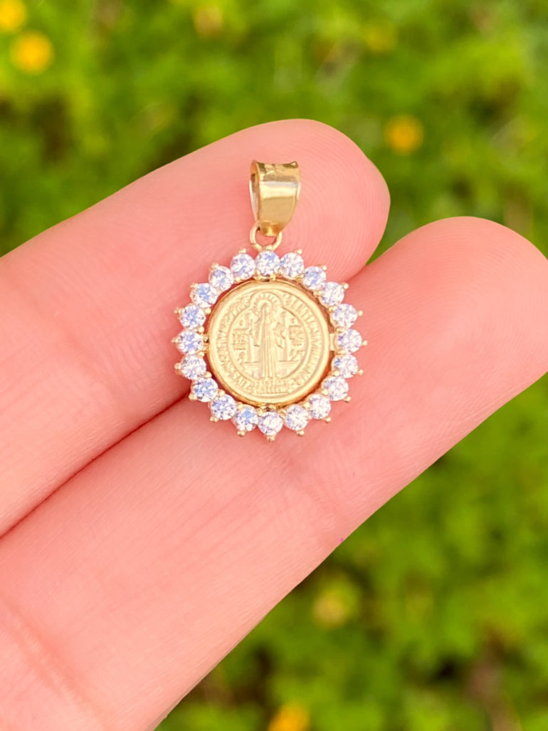 Dije San Benito Con Contorno Zirconias Oro 10k