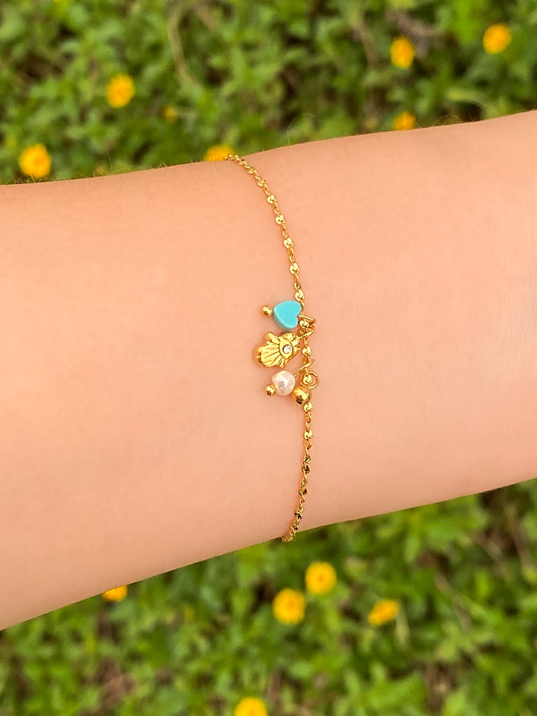 Pulsera Con Dije Mano, Corazon Azul y Perlita