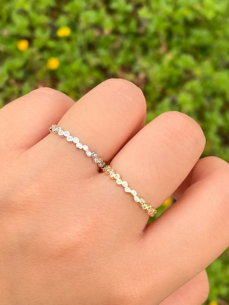 Anillo Delgado Zirconias En ZigZag