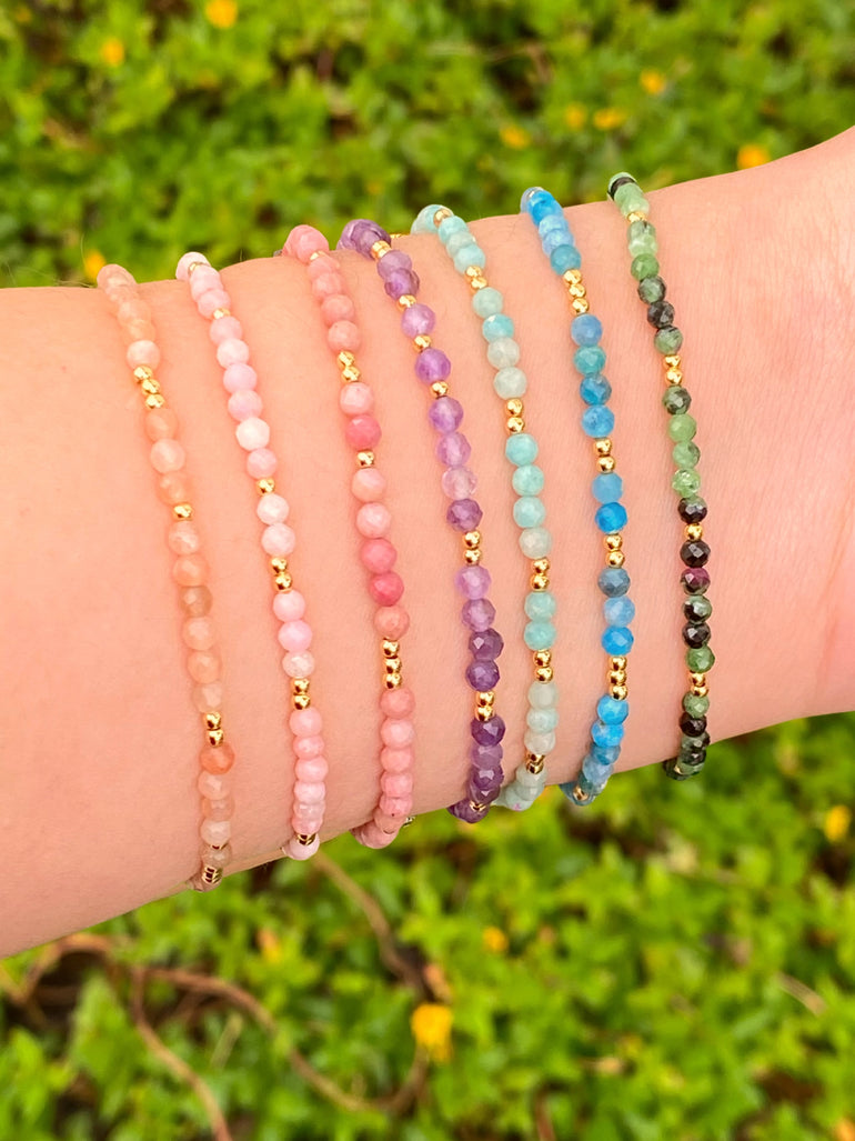 Pulsera Piedras Con Bolitas Doradas