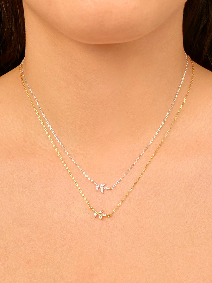 Collar Con Hoja Zirconias