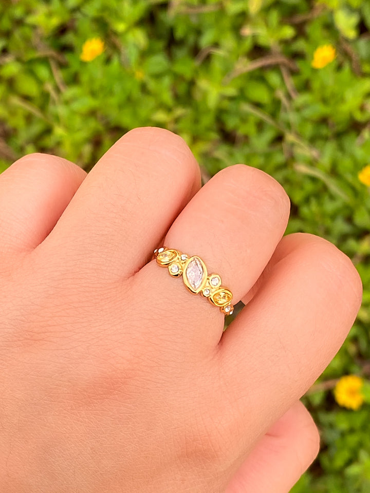 Anillo Ajustable Con Zirconias Amarillas