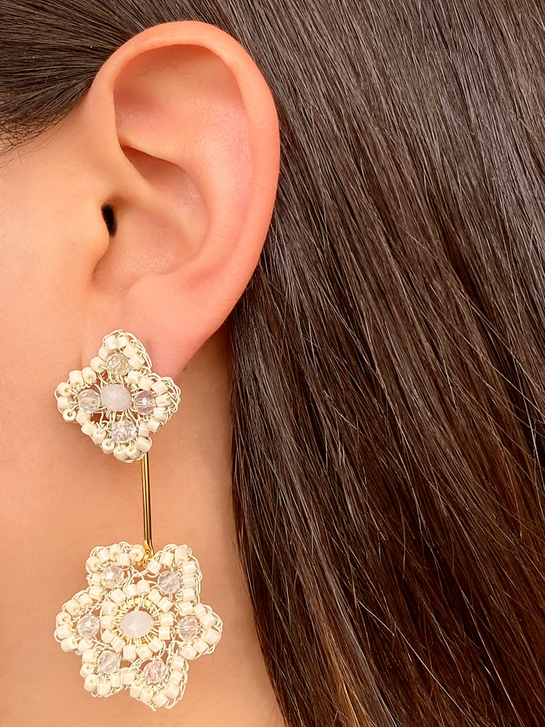 Par Arete Doble Flor Blanca 2 en 1