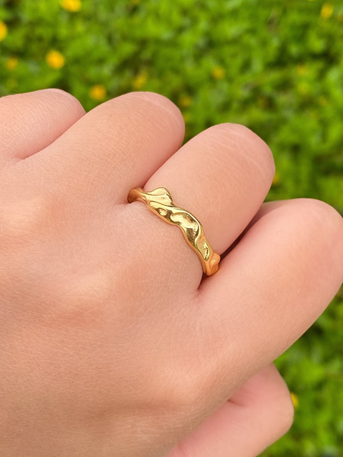 Anillo Dorado Irregular