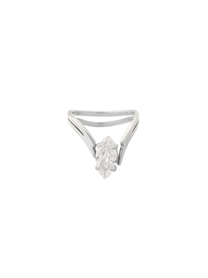 Anillo Forma V Con Zirconia Ovalada