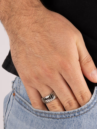 Anillo Chunky Con Lineas Plateado