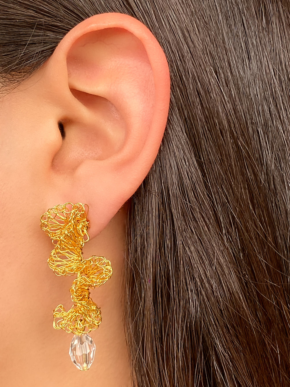 Par Aretes Flor Torcido Con Gota Transparente