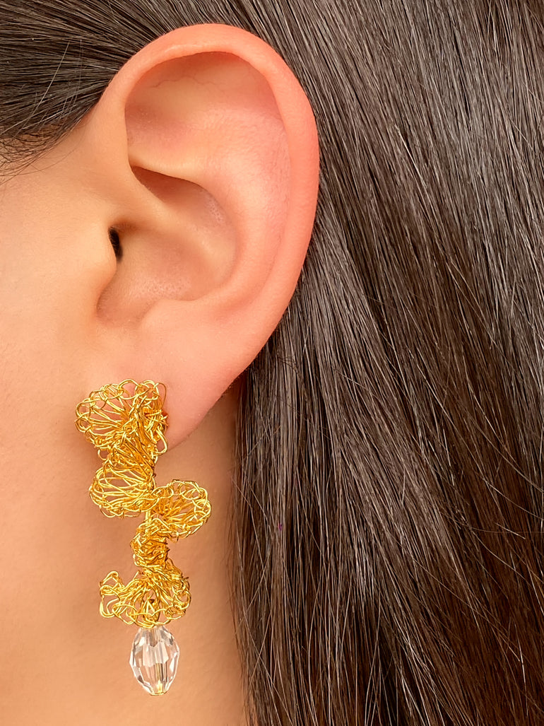 Par Aretes Flor Torcido Con Gota Transparente