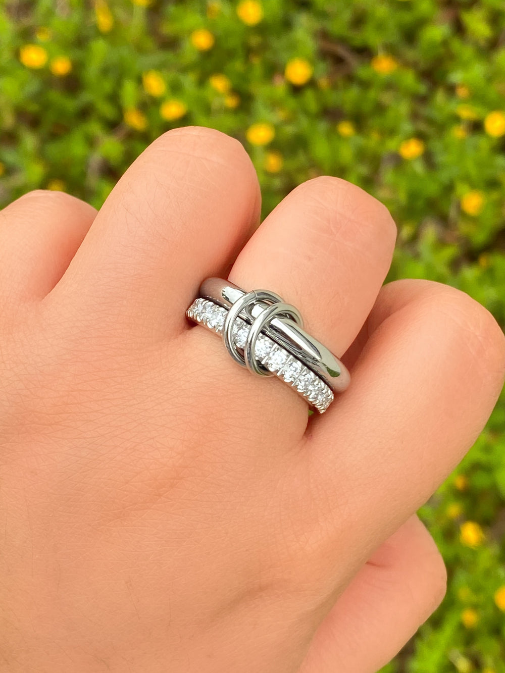 Anillo Doble Argolla Con Zirconias