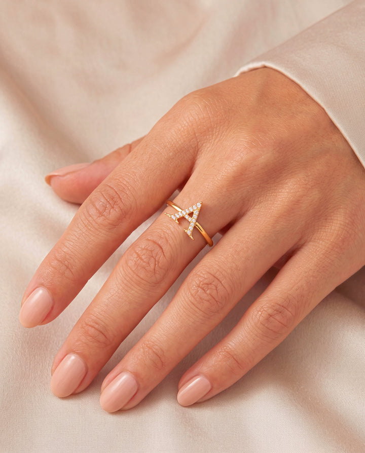 Anillo Dorado Inicial Zirconias