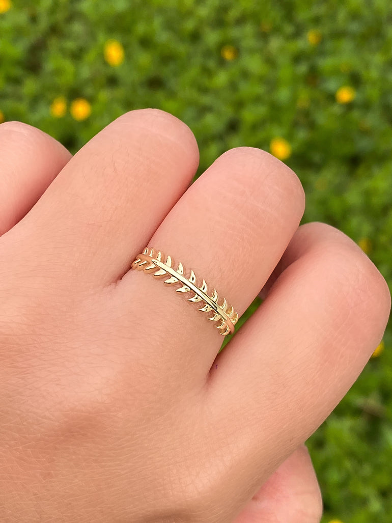 Anillo Mitad Hojas Oro 10K