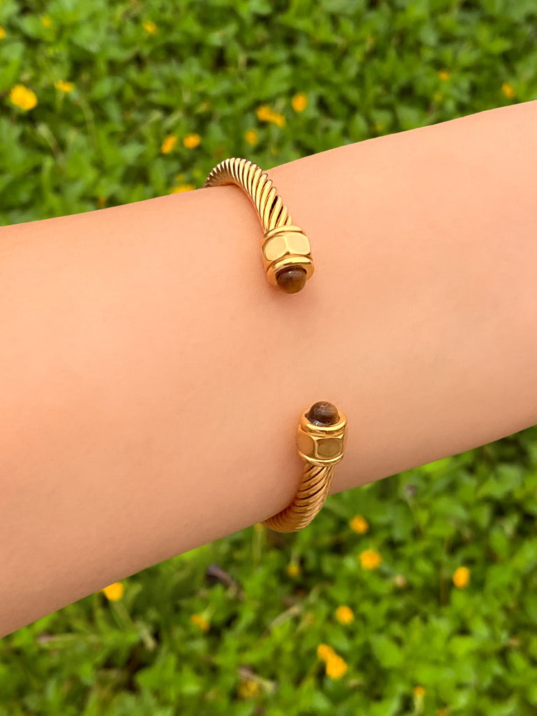 Brazalete Trenzado Borde Dorado Con Piedra Cafe