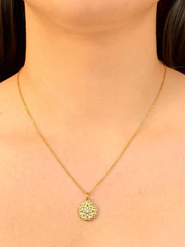 Collar Con Dije Redondo Estrella Zirconias