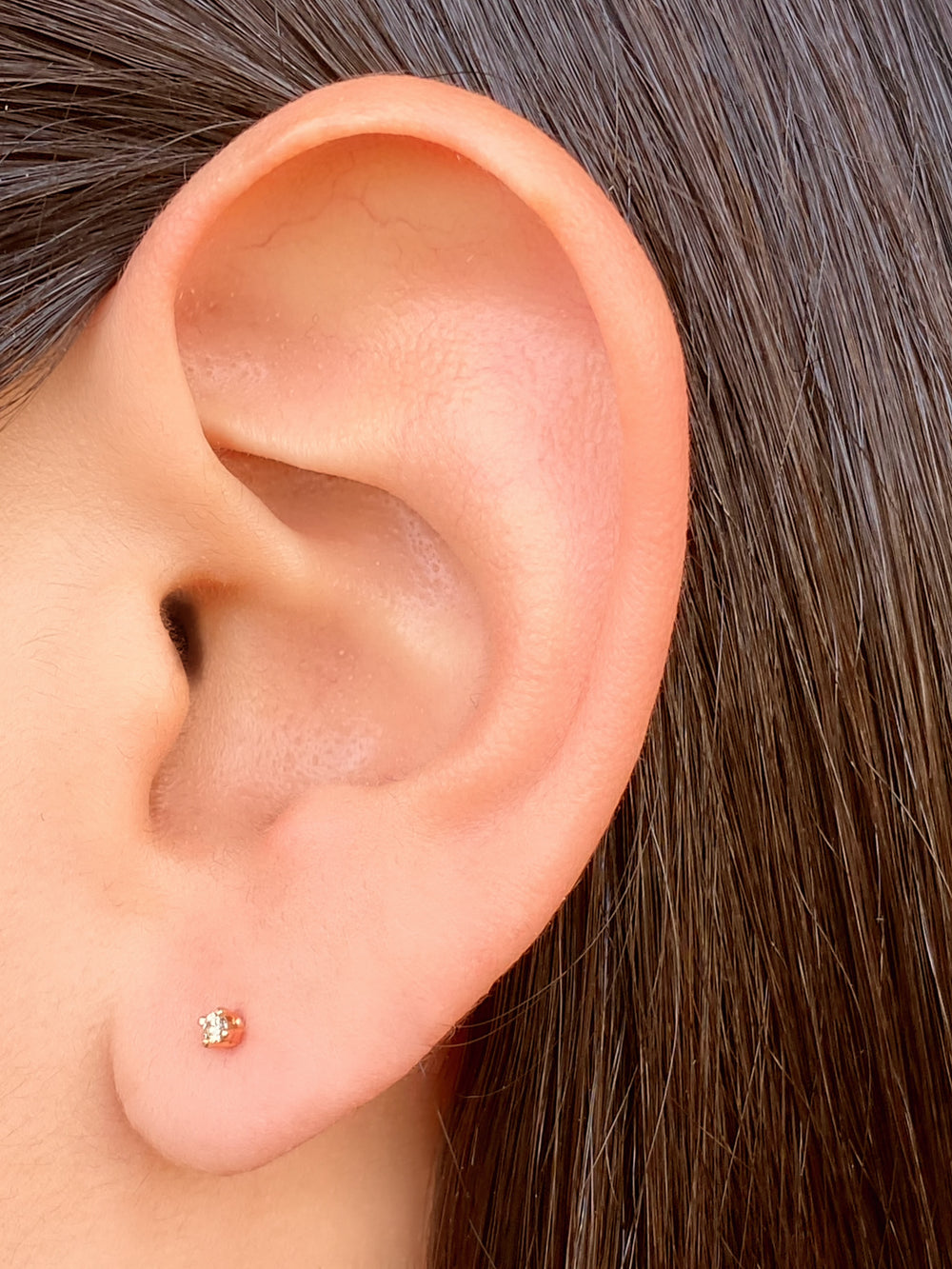 Arete Broquel Solitario Corte Round 0.6 Ct Diamante Natural