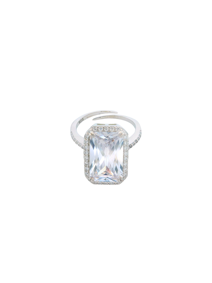 Anillo Con Baguette Grande Con Zirconias