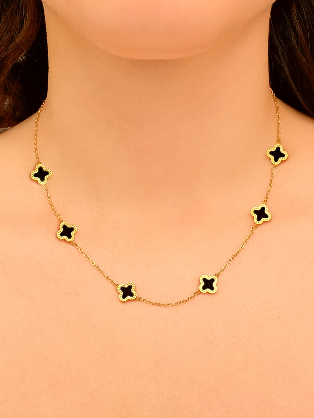 Collar Con Trebol Negro