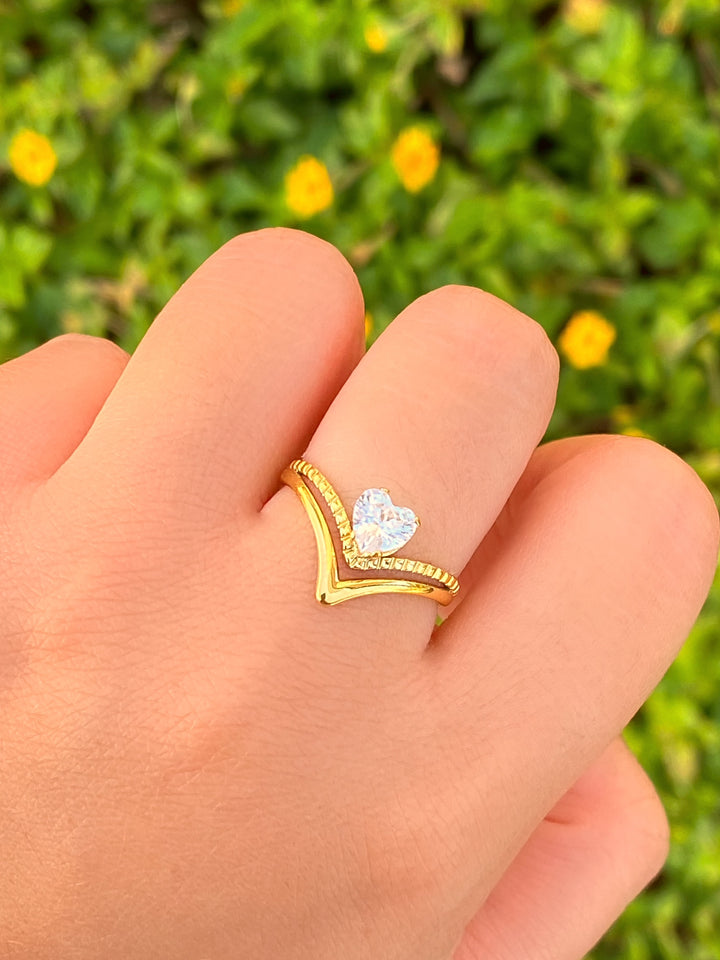 Anillo Forma V Con Zirconia Corazon