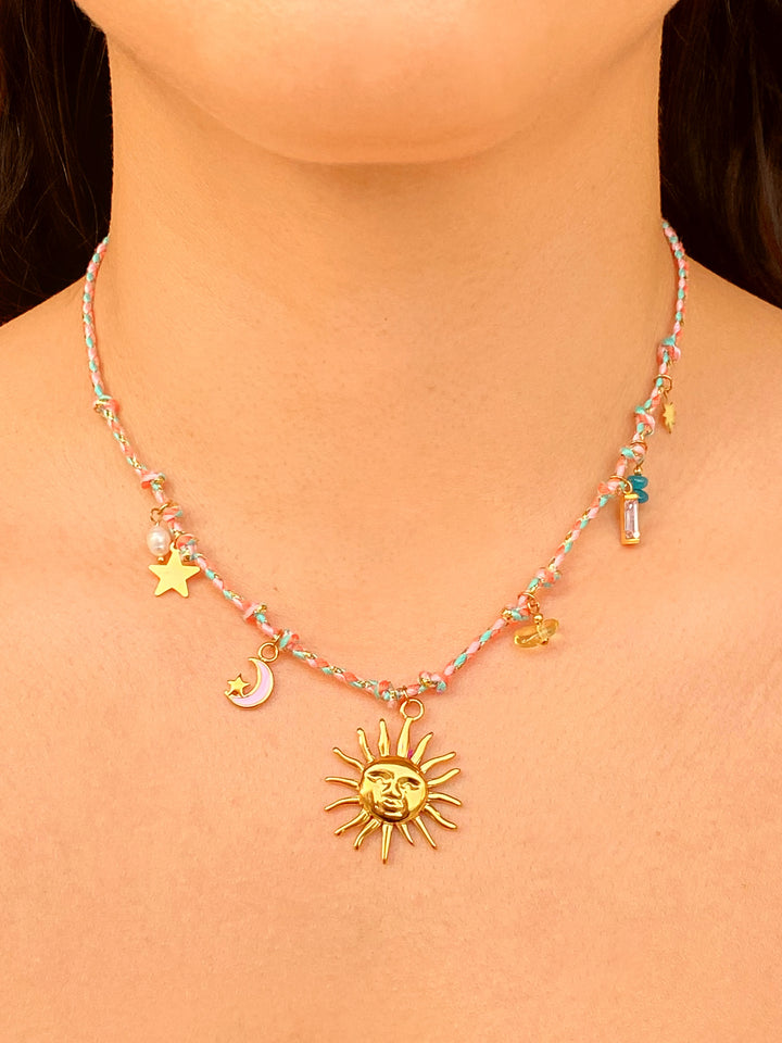 Collar Rosa, Aqua Con Dijes Sol, Luna y Estrella