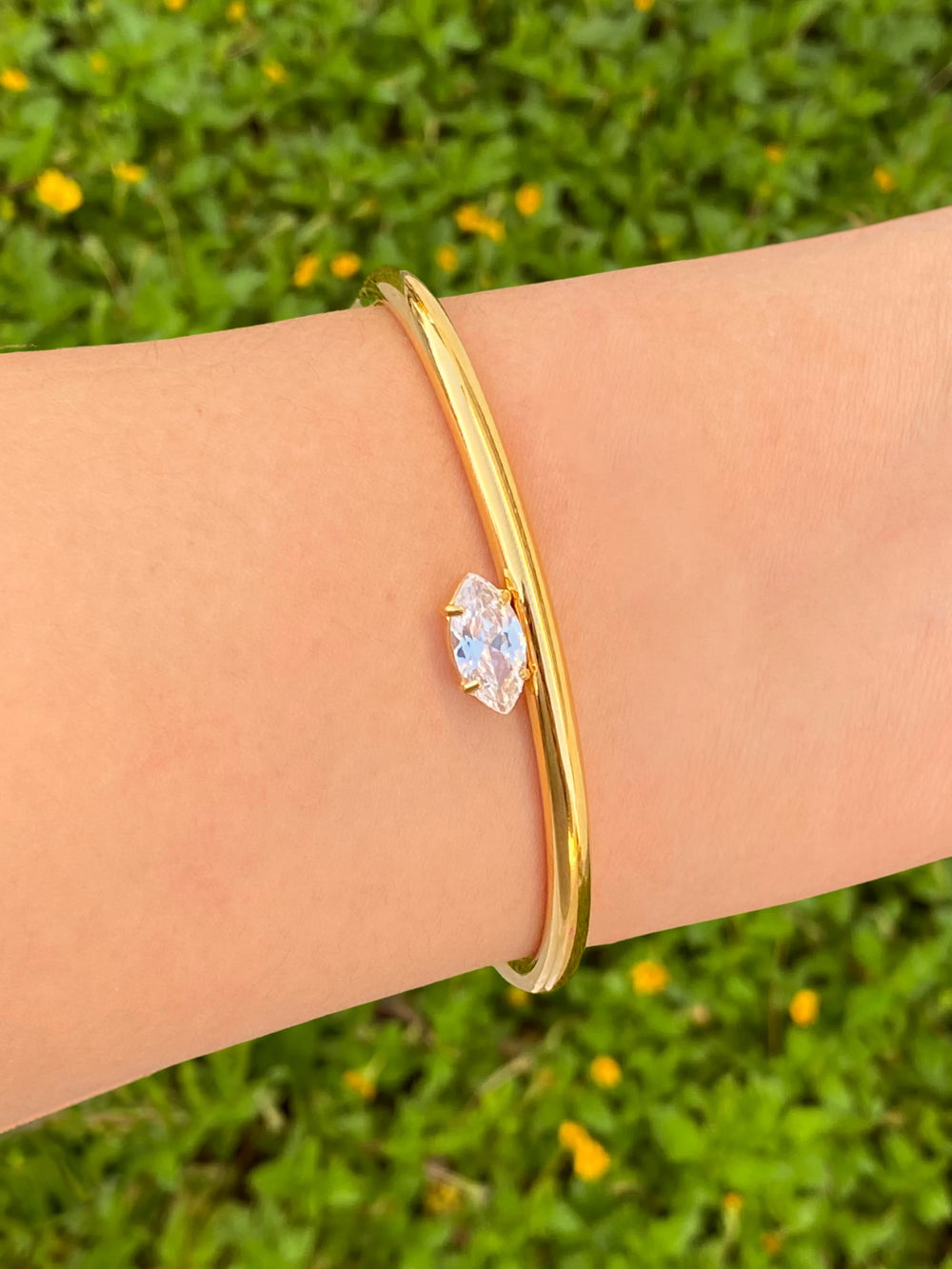 Brazalete Abierto Con Zirconia Ovalada