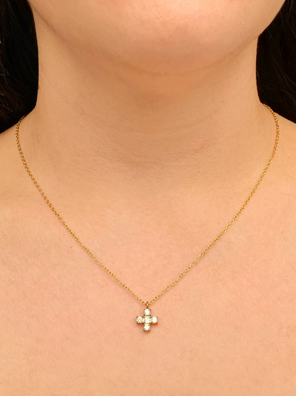 Collar Con Dije Mini Cruz Zirconias