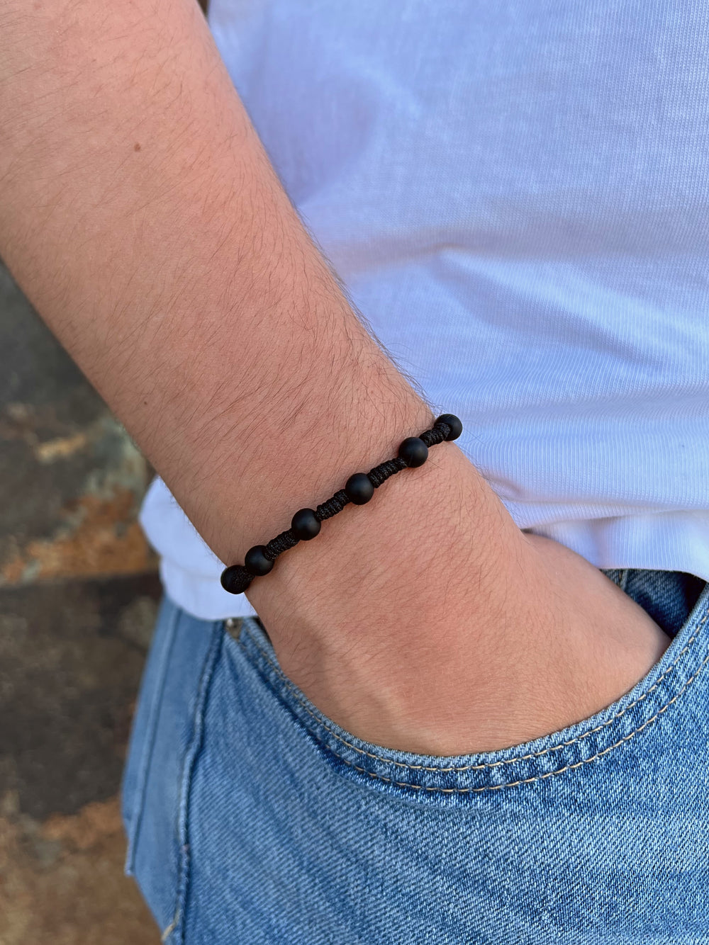 Pulsera Bolitas Negra Tejida