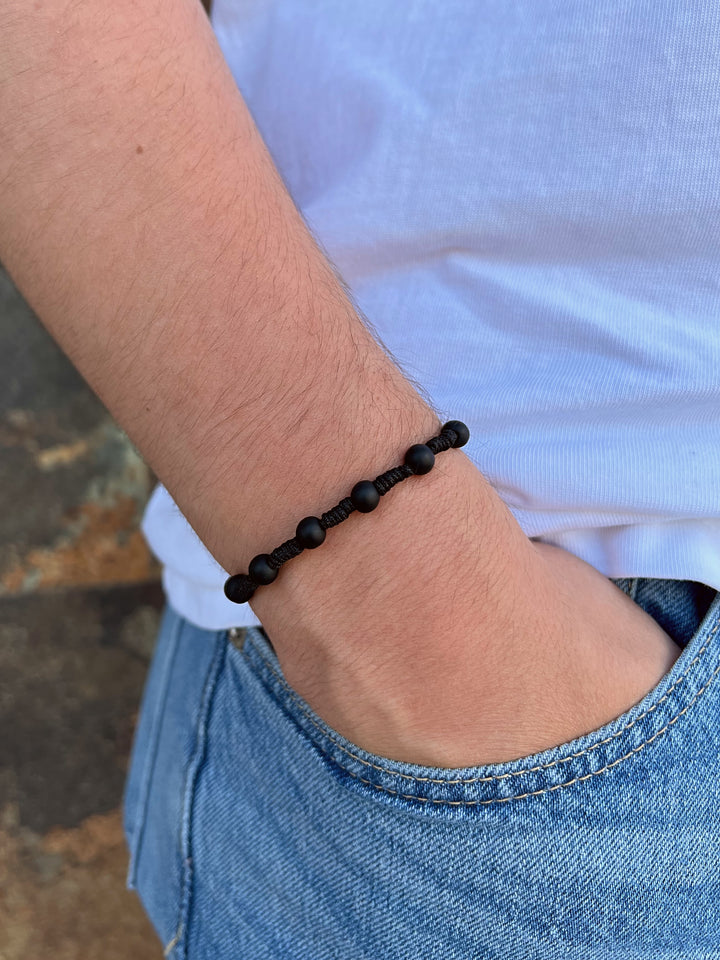 Pulsera Bolitas Negra Tejida