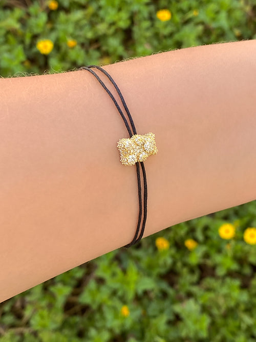 Pulsera Hilo Negro Con Osito Dorado