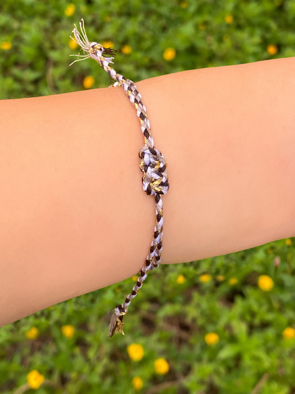 Pulsera Hilo Negro Dije Caracol y Estrella