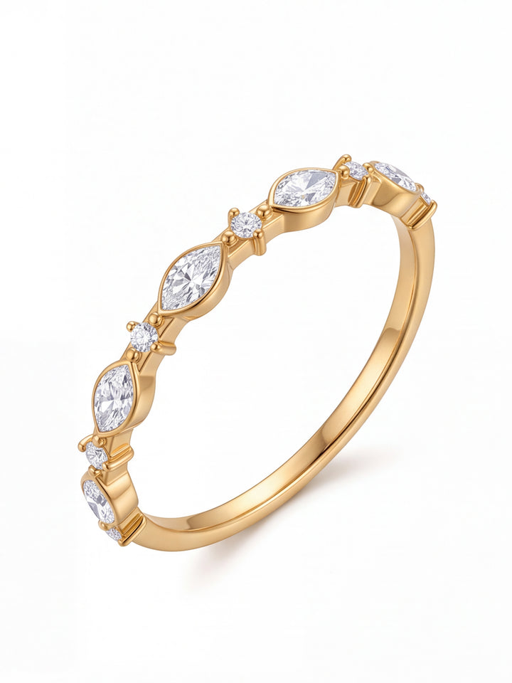 Anillo Delgado Con Zirconias Marquesas