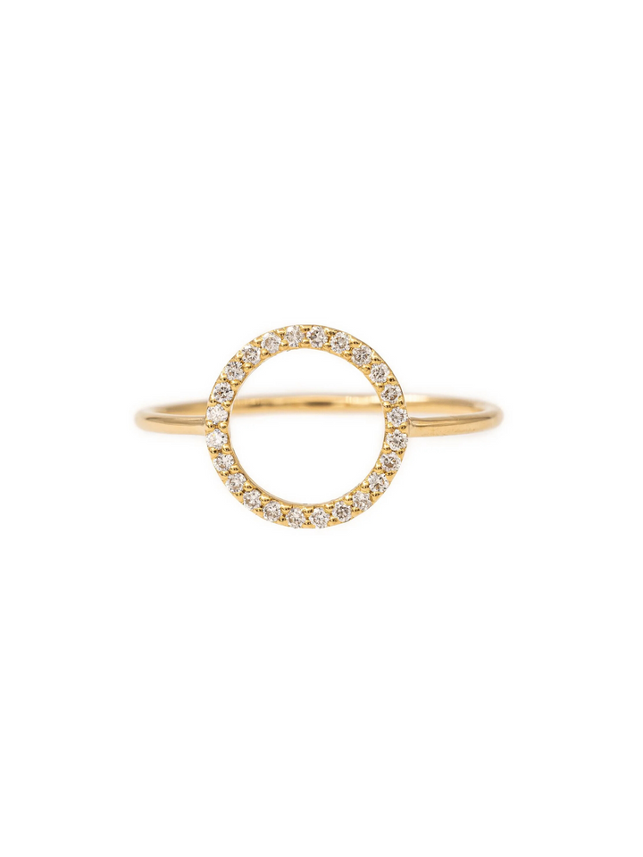 Anillo Con Contorno Circulo Zirconias