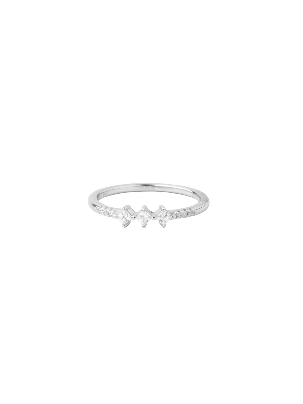 Anillo Plateado Tres Zirconias Forma Rombo