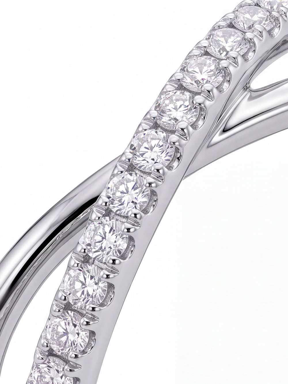 Anillo Entrelazado Liso Y Con Zirconias