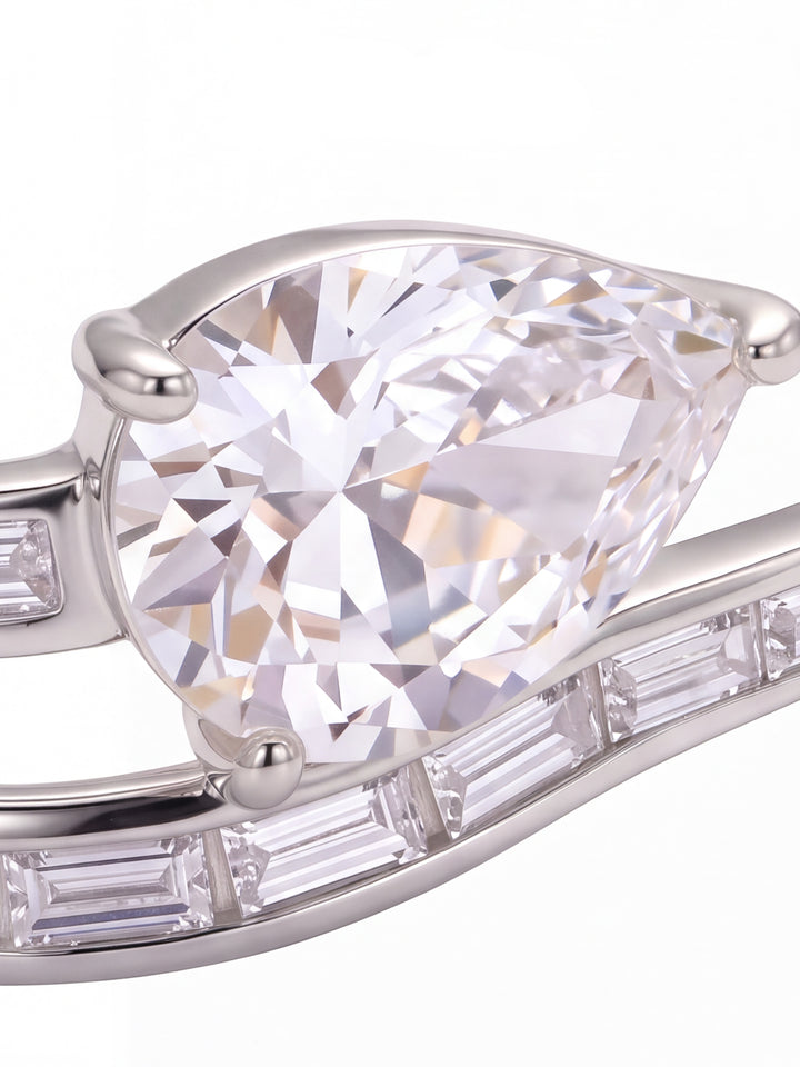Anillo Doble Con Zirconias Baguettes Y Pera