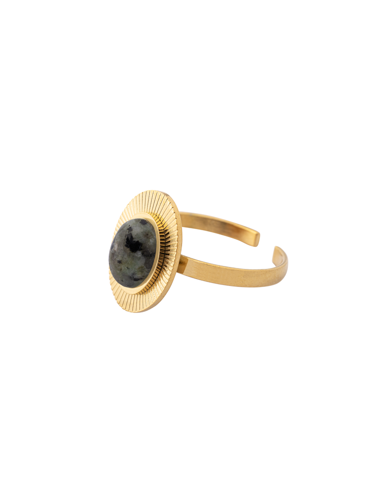 Anillo Con Piedra Ovalada Central