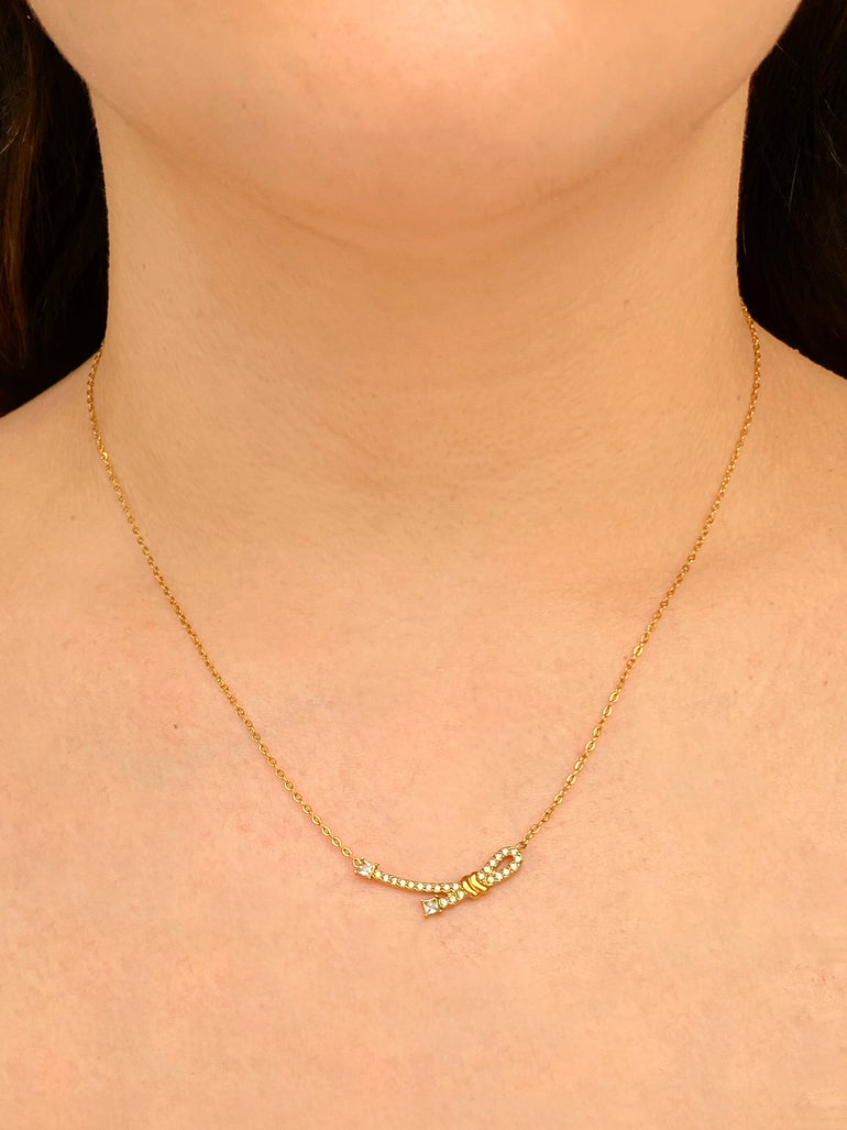 Collar Dije Nudo Enlazado Zirconias