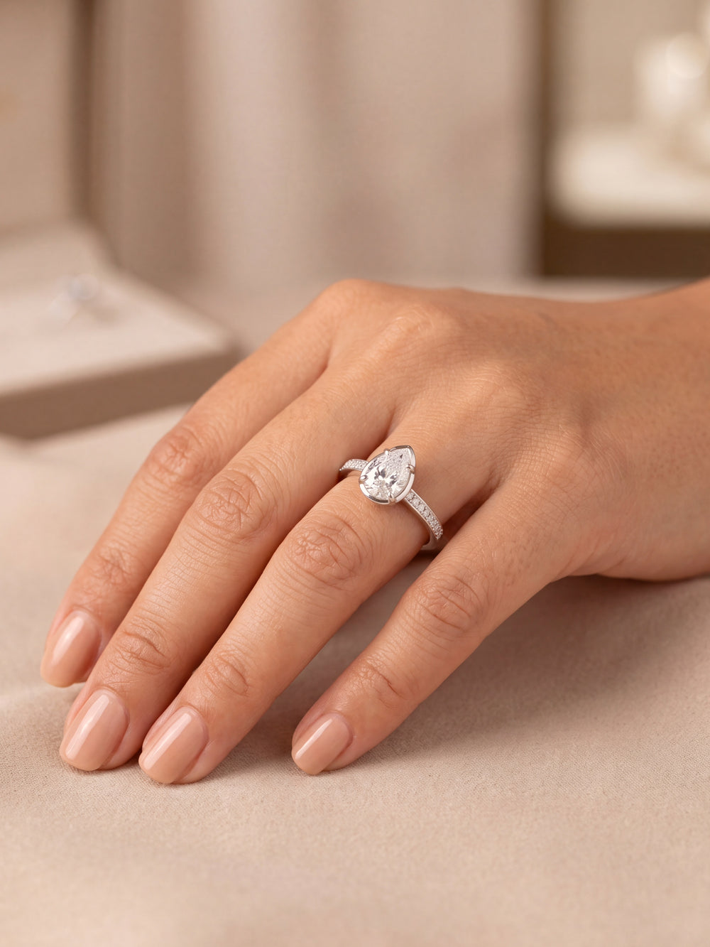 Anillo Gota Con Zirconias