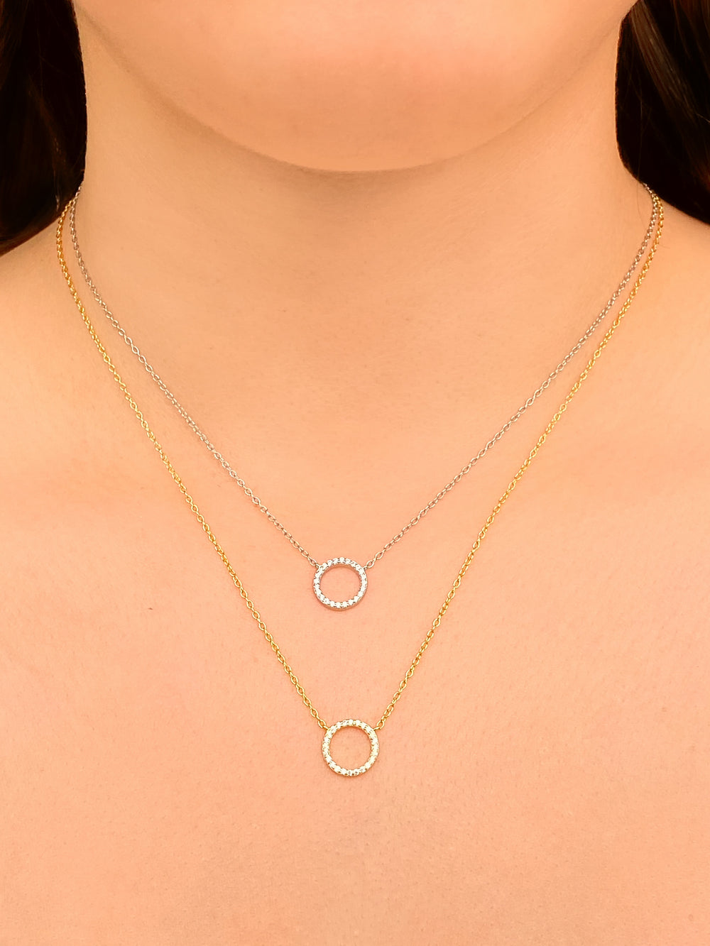 Collar Con Dije Contorno Circulo Con Zirconias