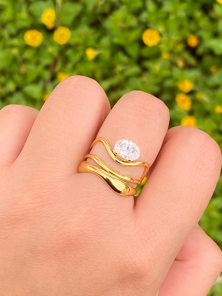 Anillo Triple Linea Irregular Con Zirconia Ovalada