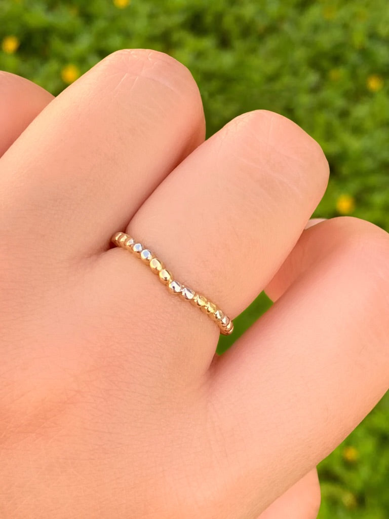 Anillo Curveado Bolitas Oro 10k