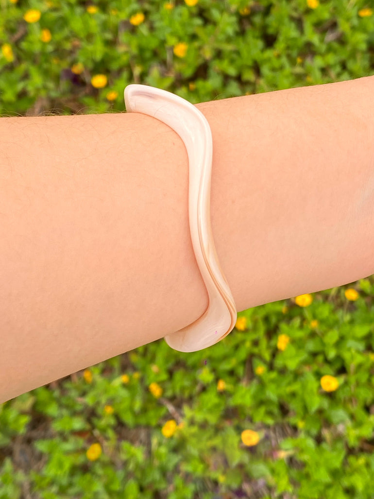 Brazalete Cerrado Ondulado Beige