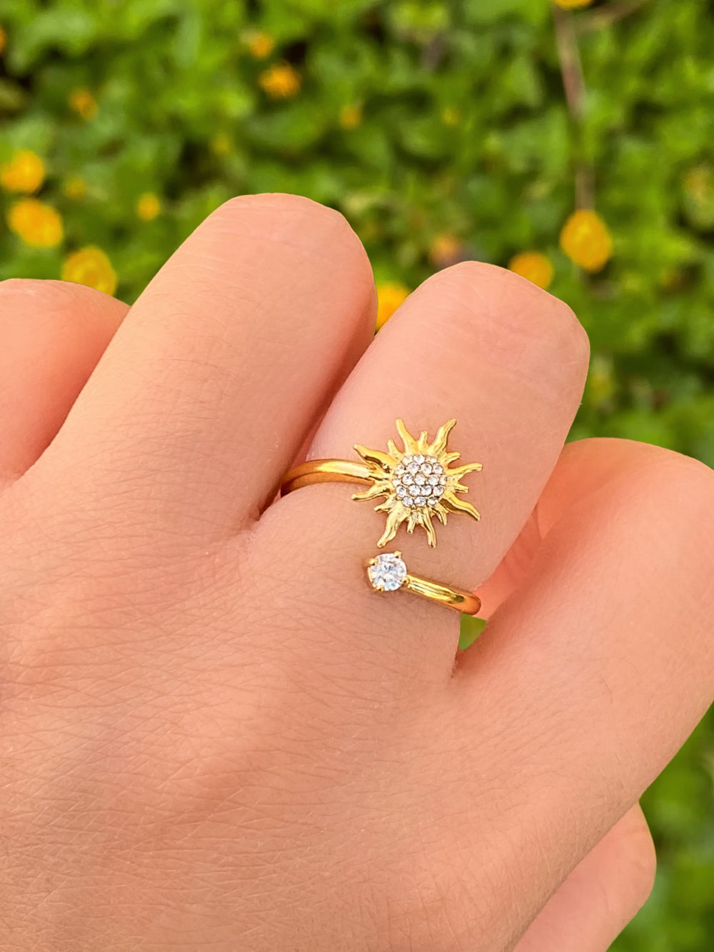 Anillo Abierto Cruzado Sol y Zirconia