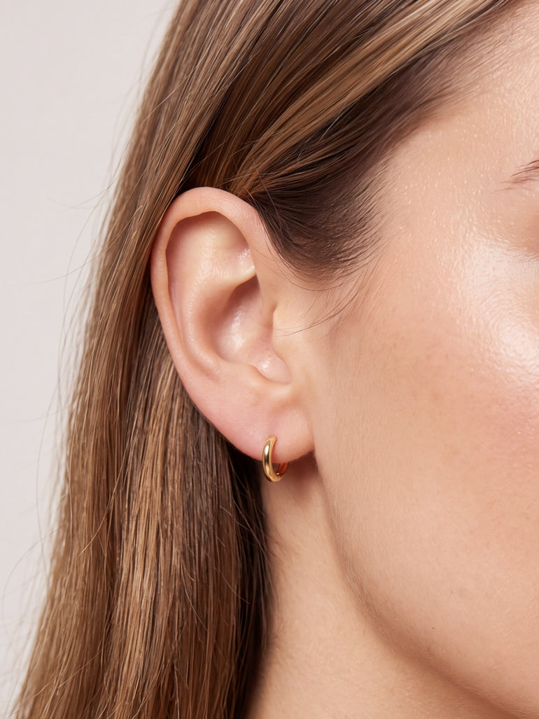 Mini Arracada Lisa 8 mm Oro 10k