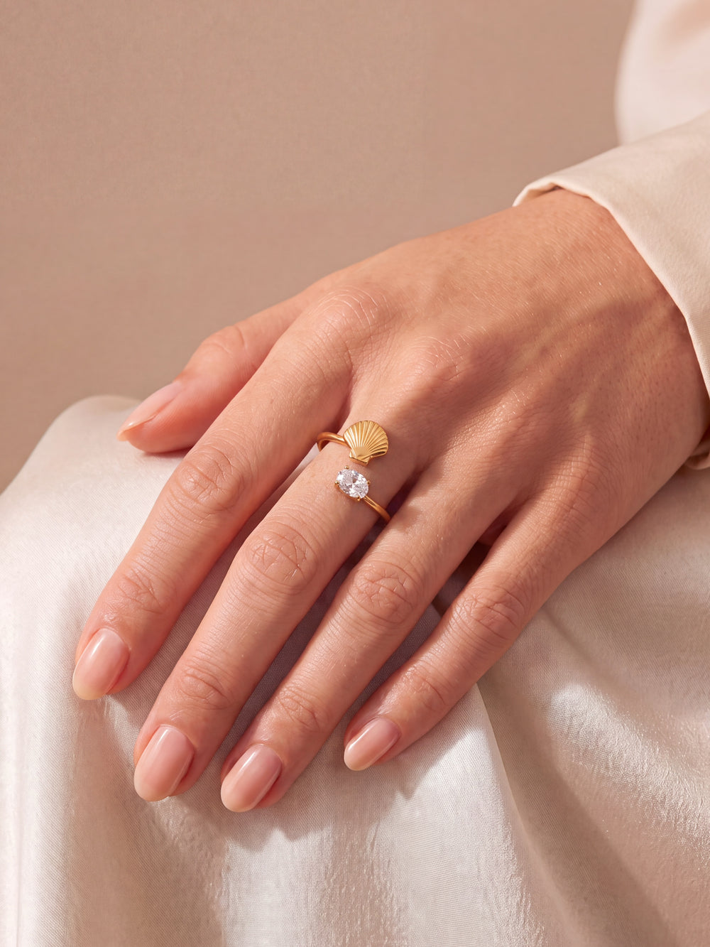 Anillo Semi Ajustable Concha Y Zirconia